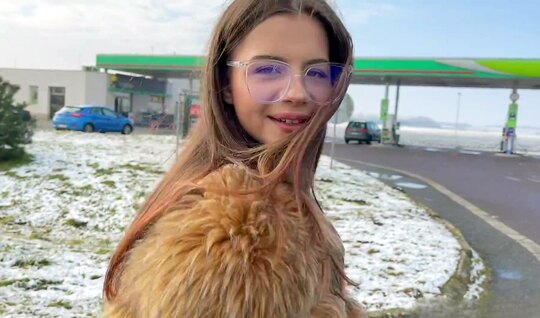 Молодая красотка повелась на пикап и готова подставить пизду...