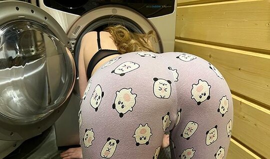 Жопастая русская телочка любит трахаться в позе раком