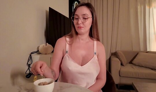 A big-assed Russian woman deftly straddles a guy's strong tr...